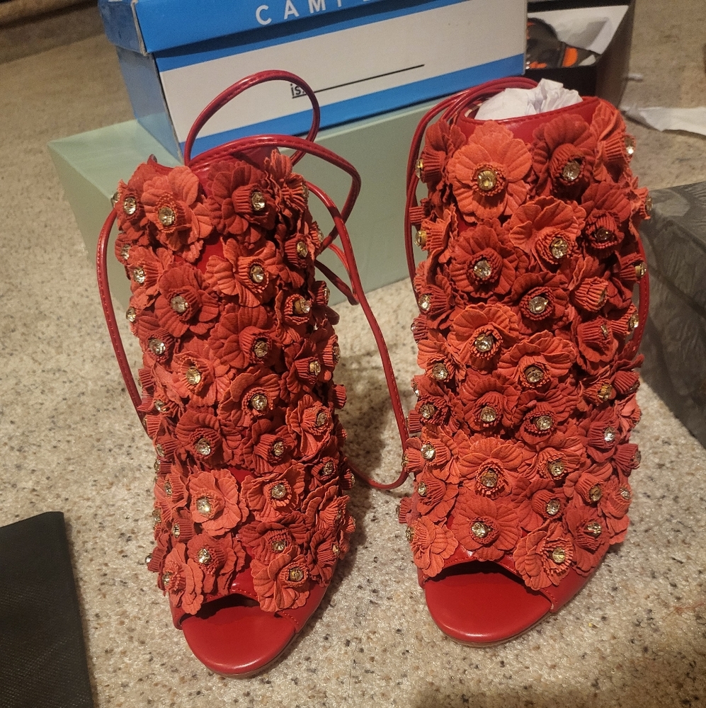 Beautiful shoes size 7